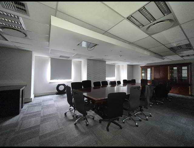 6,233M² OFFICE TO LET IN HYDE PARK